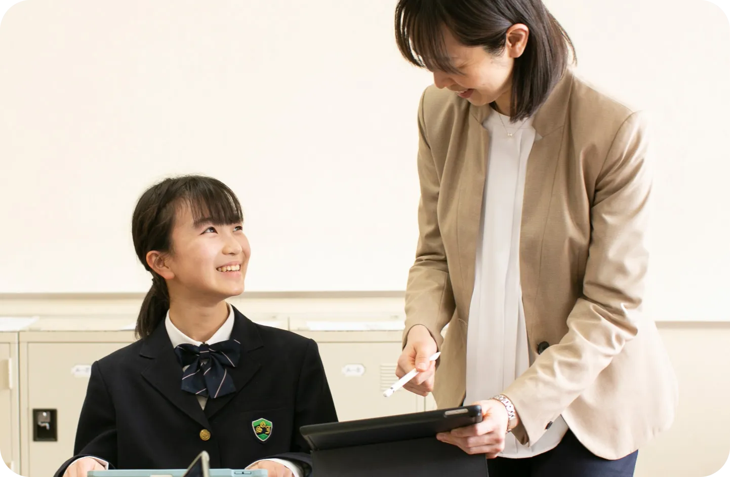 先生と生徒が話している様子